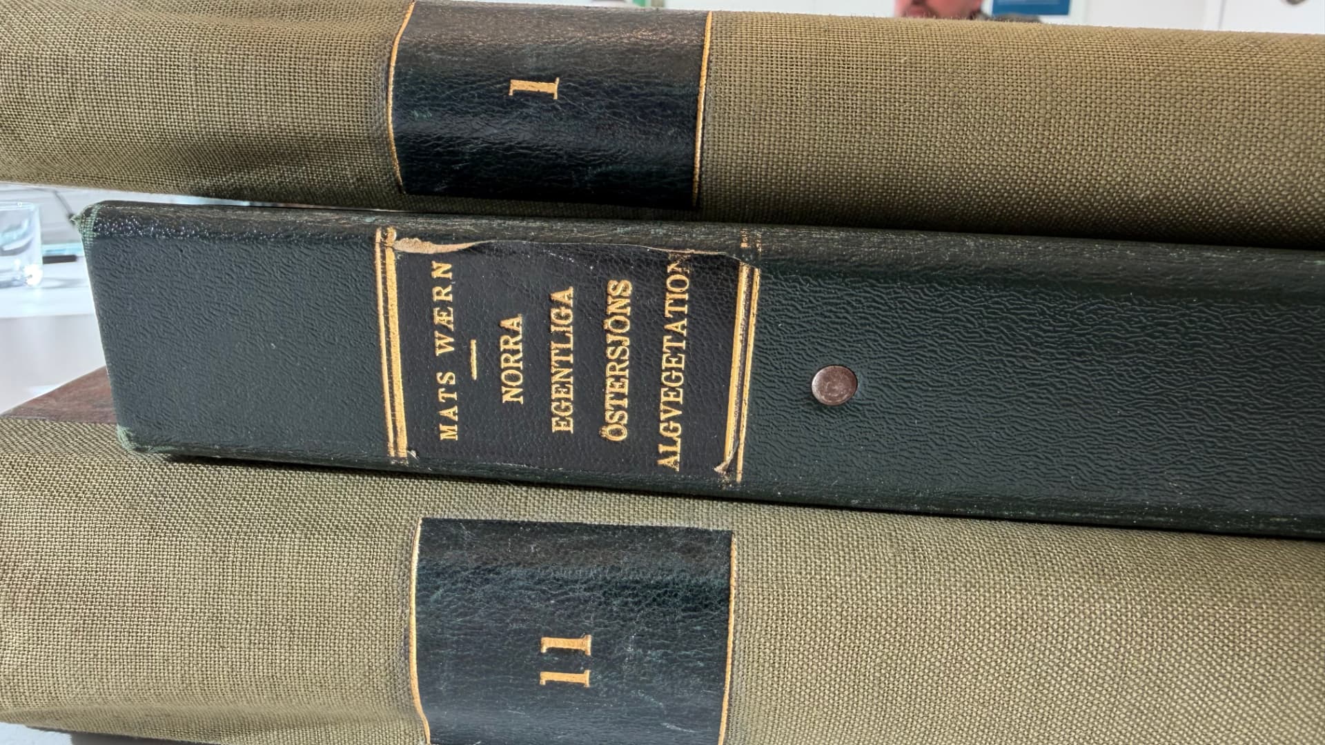 Volumes of Mats Waern's observations and algae specimens.