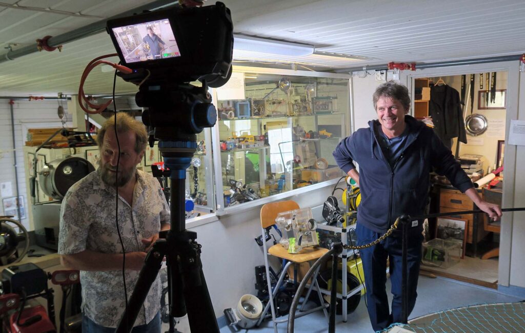 Interviews and testimony from divers, scientists and filmmakers